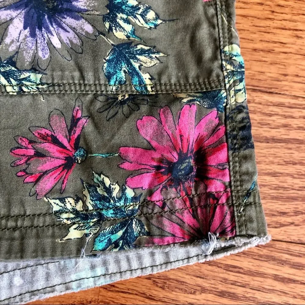 Gap Kids Floral Frayed Olive Green Leaves Print Pull-On Shorts Girls’s Size L